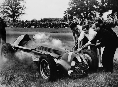 1951 Formula 1 British Grand Prix - Giuseppe Farina (Alfa Romeo).jpg